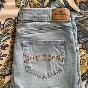 ABERCROMBIE KIDS light wash jean leggings